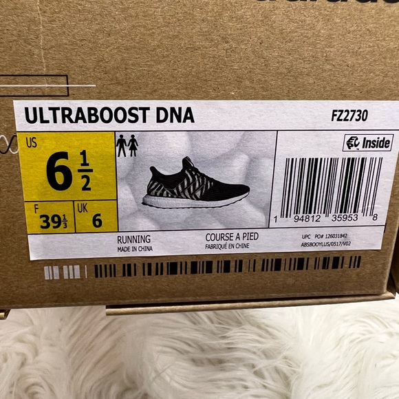 Adidas Ultra Boost DNA in Zebra - Picture 2 of 8